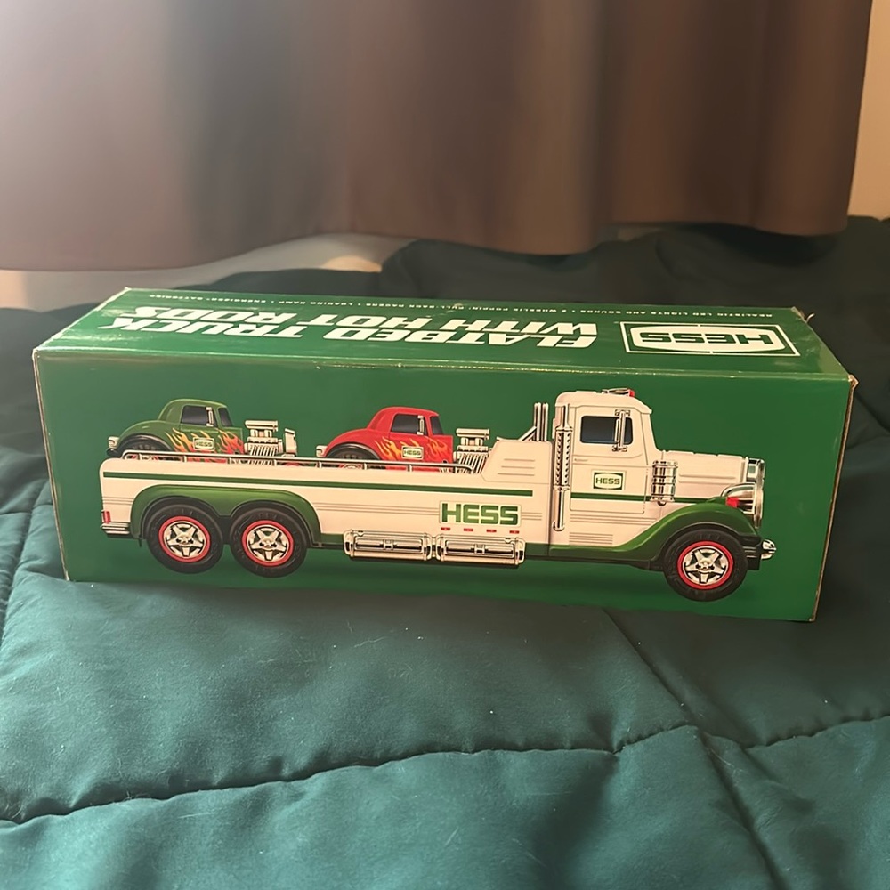 2022 collectors Hess truck